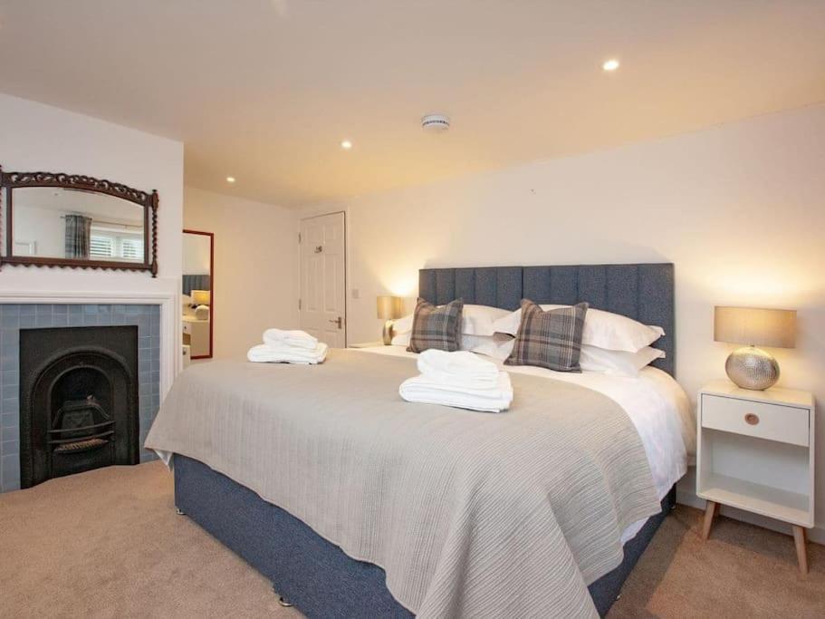 1 Perfectly Located Stylish, Comfortable Apartment Sidmouth Exterior foto